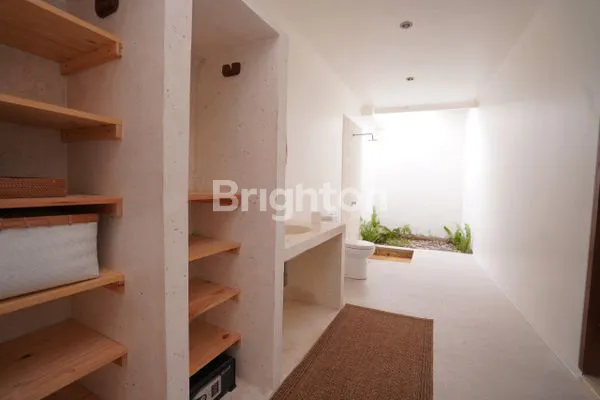 image VILLA AT UMALAS FULL FURNISHED WITH GARDEN AND POOL, IN A QUIET, COMFORTABLE AND COOL LOCATION WITH A VIEW OF THE RICE FIELDS (8)