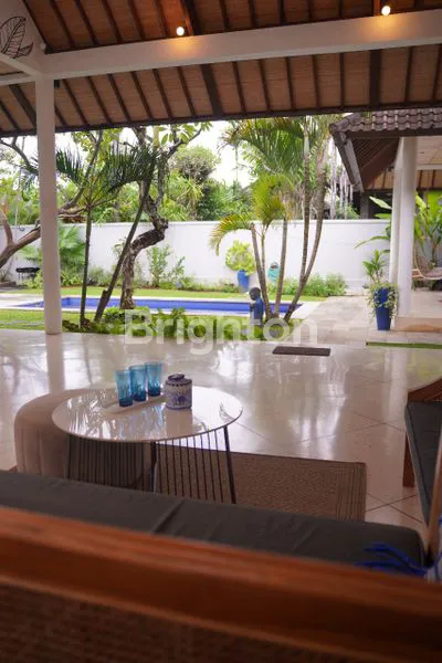 image VILLA AT UMALAS FULL FURNISHED WITH GARDEN AND POOL, IN A QUIET, COMFORTABLE AND COOL LOCATION WITH A VIEW OF THE RICE FIELDS (2)