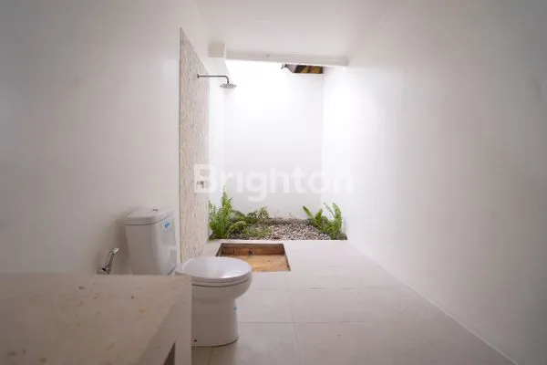 image VILLA AT UMALAS FULL FURNISHED WITH GARDEN AND POOL, IN A QUIET, COMFORTABLE AND COOL LOCATION WITH A VIEW OF THE RICE FIELDS (6)