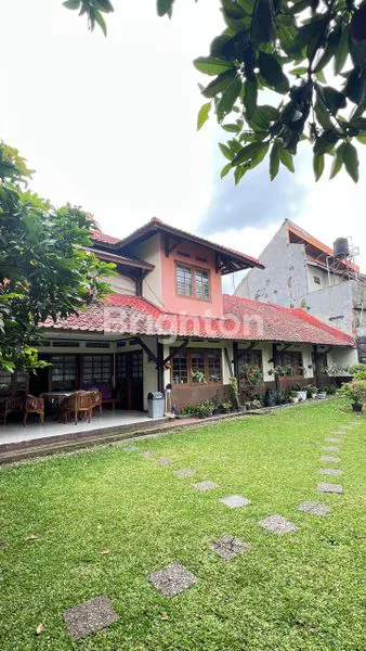 image RUMAH ASRI BERTAMAN LUAS DI BANDUNG UTARA (1)