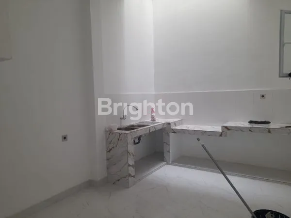 image DIJUAL RUMAH BARU 2 1/4 LT DI KELAPA GADING JAKARTA UTARA (5)