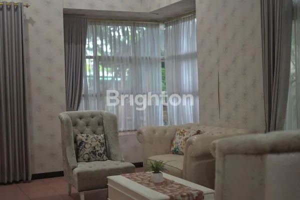 image RUMAH MEWAH BESAR DIKOTA DEPOK (8)