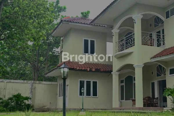 image RUMAH MEWAH BESAR DIKOTA DEPOK (2)