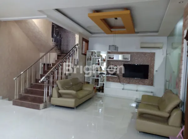 image RUMAH MEWAH BEDUGUL DAAN MOGOT SEMI FURNISH 2 LANTAI (3)