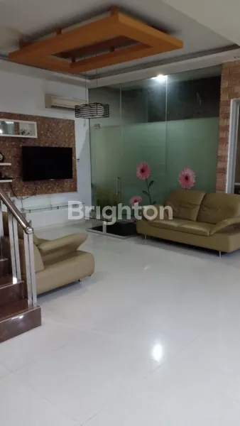 image RUMAH MEWAH BEDUGUL DAAN MOGOT SEMI FURNISH 2 LANTAI (4)