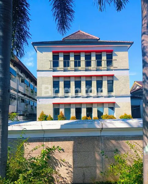 DISEWAKAN GEDUNG LUAS DEKAT TUGU JOGJA LANTAI 3,5 UNTUK KANTOR BUILDING LOKASI JL DIPONEGORO JETIS  BUMIJO YOGYAKARTA