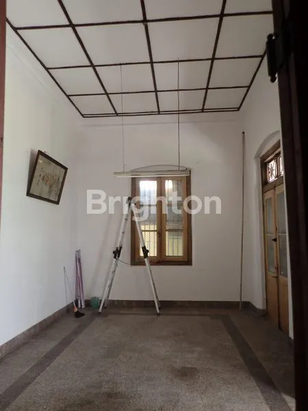image MURAH!! RUMAH LAMA TENGAH KOTA JL. KALISARI BENTUK TANAH NGANTONG COCOK UNTUK RUMAH KOST/GUDANG/USAHA, SHM BISA KPR (3)