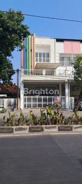 image RUKO/RUKAN SELANGKAH KE PUSAT KOTA DI JL. RESIDEN SUDIRMAN, TANAH NGANTONG (HOKKY) 3 LANTAI HADAP TIMUR, ROW JALAN DOUBLE WAY COCOK UNTUK KANTOR/KLINIK/PRAKTEK DOKTER/TEMPAT LES (1)