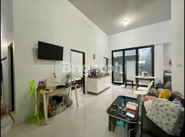 image RUMAH CANTIK SELANGKAH MERR BARUK RUNGKUT (3)