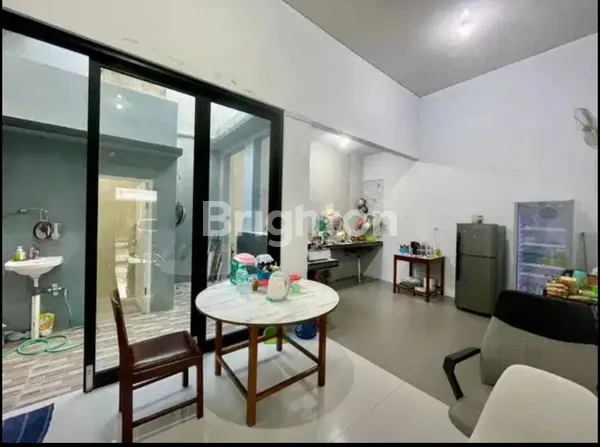 image RUMAH CANTIK SELANGKAH MERR BARUK RUNGKUT (4)