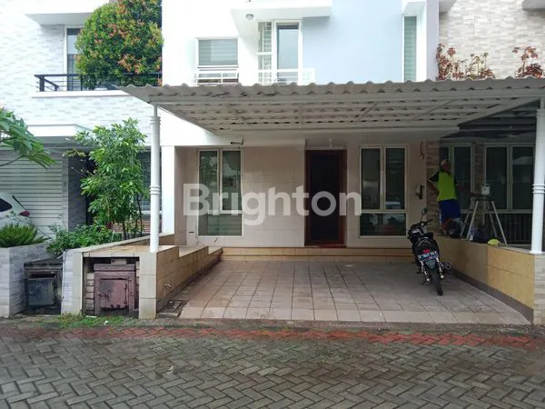 RUMAH 3 LANTAI  BERSIH TERAWAT DALAM KOMPLEK , CLUSTER GRAND PURI  GRISENDA, KAPUK MUARA, PEJARINGAN, JAKARTA UTARA