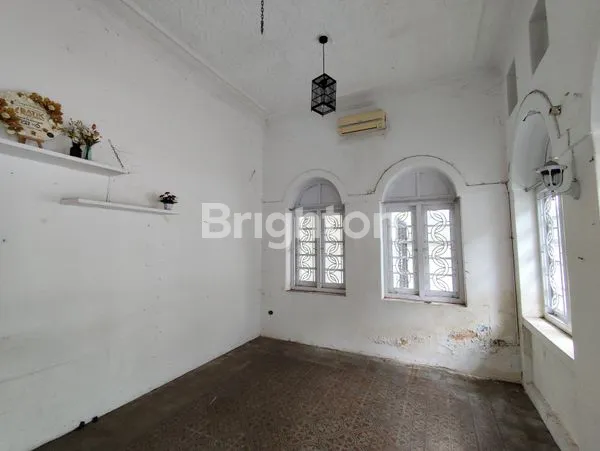 image RUMAH KLASIK JALAN UTAMA SOLO UNTUK KANTOR BUTIK CAFE (2)