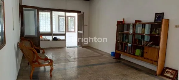 image RUMAH KOLONIAL TEMPOE DOELOE CANTIK TENGAH KOTA SURABAYA (3)