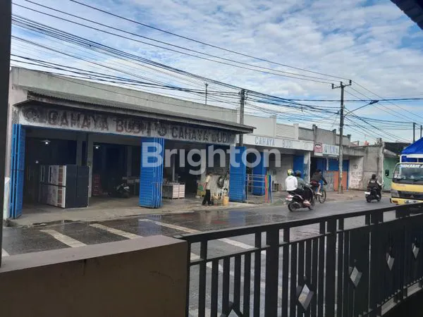 TOKO MEBEL DI PINGGIR JALAN RAYA MAUK, GINTUNG, TANGERANG