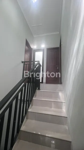 image RUMAH 2 LANTAI POSISI HOOK DEKAT TOL PAMULANG (5)