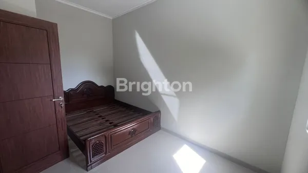 image RUMAH 2 LANTAI POSISI HOOK DEKAT TOL PAMULANG (6)