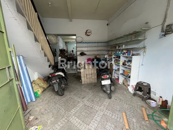 image *RUMAH 2 LANTAI EX PERCETAKAN SANGAT STRATEGIS DI BENDUL MERISI, 5 MENIT KE APARTEMEN KLASKA DAN JALAN RAYA JAGIR (NON FURNISHED)* (2)