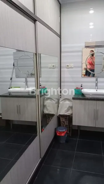 image DIJUAL RUMAH CANTIK SIAP HUNI  KARTINI JAKARTA BARAT (7)
