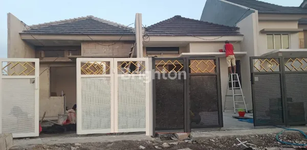 image RUMAH CANTIK SIAP HUNI MODERN TENGAH AREA GUNUNGANYAR DEKAT WIGUNA UPN RUNGKUT MEDOKAN PENJARINGAN PURIMAS TOLL MERR KEDUNG BARUK  (5)