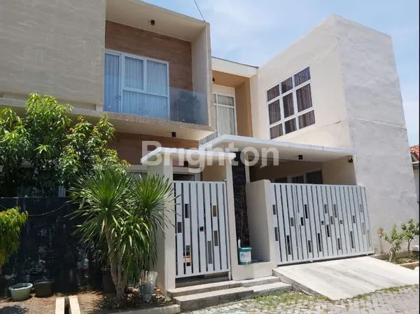 image RUMAH 2 LANTAI MODERN MINIMALIS HOOK LOKASI PANDUGO (1)