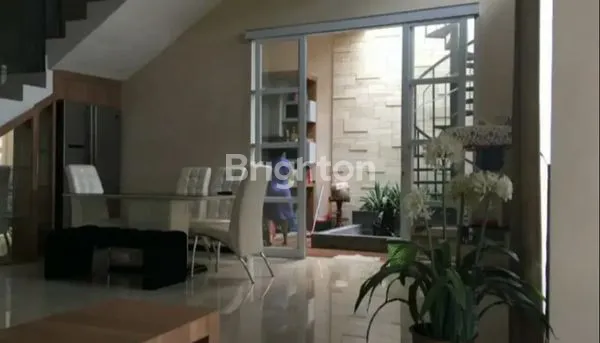 image RUMAH 2 LANTAI MODERN MINIMALIS HOOK LOKASI PANDUGO (8)