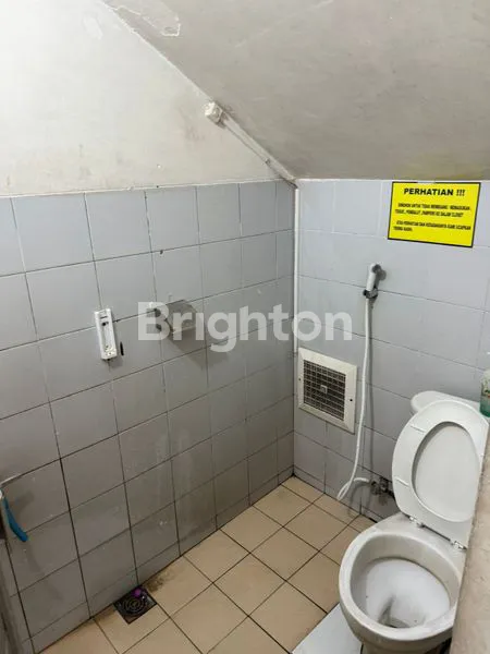 image RUKO 3 LANTAI DI DARMO PARK I SURABAYA BARAT JAWA TIMUR. STRATEGIS NOL JALAN RAYA BESAR. DEKAT CIPUTRA WORLD MALL, MAYJEN SUNGKONO, HR MUHAMMAD, CITRALAND. KAWASAN TENGAH KOTA SURABAYA (6)