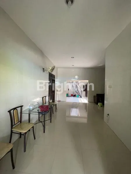 image SIAP PAKAI RUMAH ISTIMEWA DI LEBAK TIMUR SURABAYA TIMUR JAWA TIMUR. AREA PUSAT KOTA SURABAYA, DEKAT PAKUWON CITY MALL, RS MITRA KELUARGA, MERR, KAMPUS UNAIR ITS. NEGO (3)