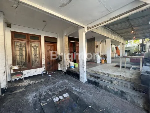 image RUMAH BAGUS TERAWAT DI KRIS KENCANA SARI BARAT SURABAYA BARAT JAWA TIMUR. ASRI AREA RAMAI. DEKAT MAYJEN SUNGKONO, HR MUHAMMAD, SUKOMANUNGGAL, MAYAPADA HOSPITAL, CITRALAND. MURAH POLL (1)