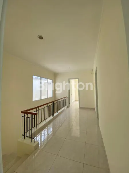 image RUMAH 2 LANTAI DE CAJUPUTI LIKE BRAND NEW (4)