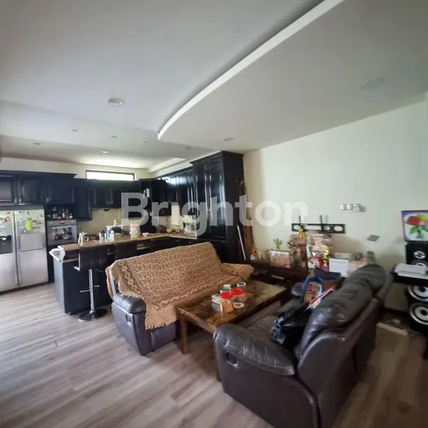 image RUMAH CANTIK DEKAT PUSAT KOTA 3 LANTAI DI SUKAJADI (3)