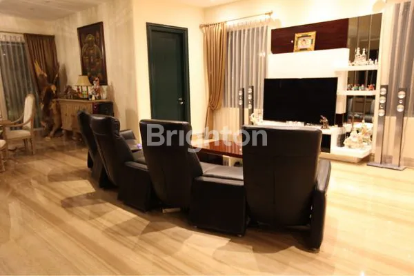 image RUMAH MEWAH SIAP HUNI (8)