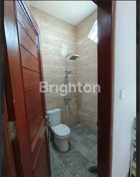 image RUMAH CANTIK 2 LANTAI, MODERN MINIMALIS VIEW SAWAH & KEBUN DI AREA STRATEGIS SEDAP MALAM DEKAT RENON DAN SANUR, 4 KAMAR TIDUR DENGAN KAMAR MANDI DALAM (2)