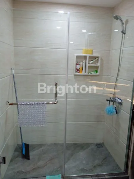 image APARTEMEN LUAS KINCLONG 3BR SHM LANTAI 28 DEKAT UPH SUPERMALL KARAWACI MENARA MATAHARI KELAPA DUA TANGERANG BANTEN (7)