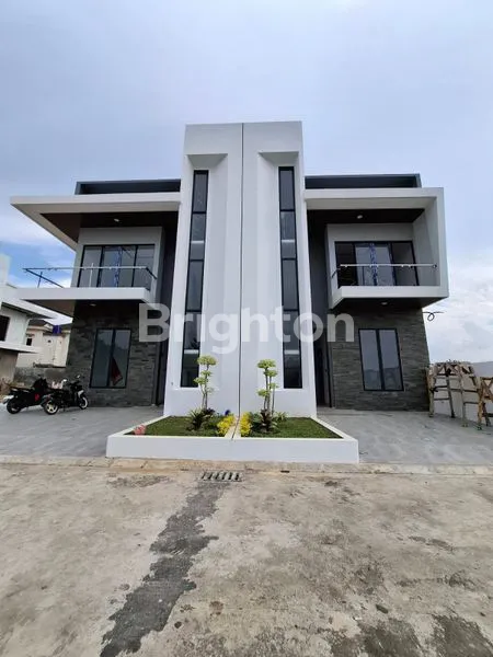 image RUMAH MEWAH BARU 2 LANTAI ELITE TENGAH KOTA AREA BUKIT LAMA (1)