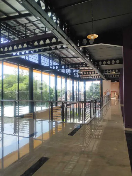 image LOKASI STRATEGIS COCOK UNTUK: KANTOR, BANK, SHOWROOM (2)