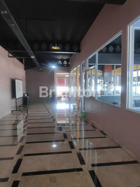 image LOKASI STRATEGIS COCOK UNTUK: KANTOR, BANK, SHOWROOM (5)
