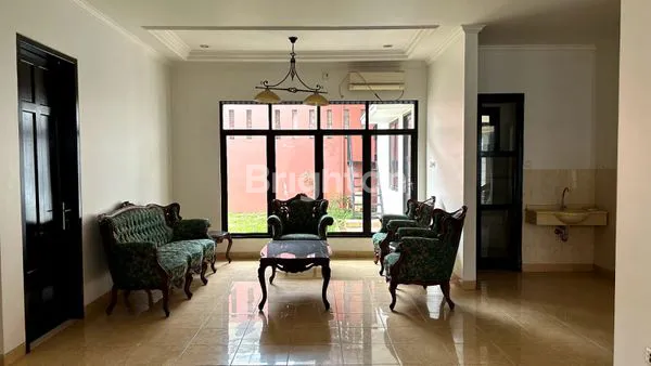 image RUMAH SUDUT (HOOK) 2 LANTAI DI LEGENDA WISATA – TAMAN LUAS & UDARA SEGAR (3)