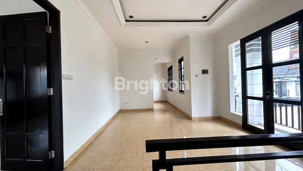 image RUMAH SUDUT (HOOK) 2 LANTAI DI LEGENDA WISATA – TAMAN LUAS & UDARA SEGAR (6)