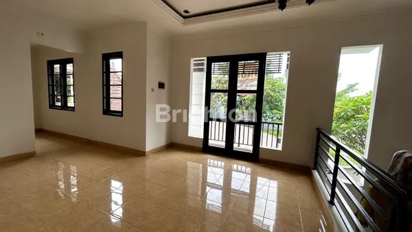 image RUMAH SUDUT (HOOK) 2 LANTAI DI LEGENDA WISATA – TAMAN LUAS & UDARA SEGAR (5)