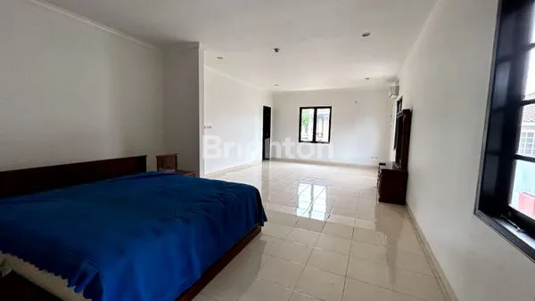 image RUMAH SUDUT (HOOK) 2 LANTAI DI LEGENDA WISATA – TAMAN LUAS & UDARA SEGAR (7)