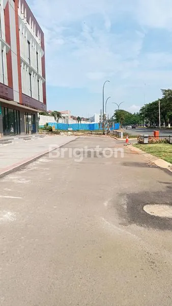 image SEWA FRONT ROW SEKARANG ! RUKO IMPIAN DI KOTA WISATA, LOKASI PRIME DAN STRATEGIS, SIAP MENGHASILKAN (8)