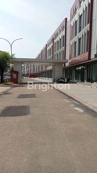 image SEWA FRONT ROW SEKARANG ! RUKO IMPIAN DI KOTA WISATA, LOKASI PRIME DAN STRATEGIS, SIAP MENGHASILKAN (7)