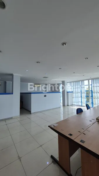 image SUPER STRATEGIS DIJUAL GEDUNG FOR SALE RAYA PRAPEN DEKAT JEMURSARI ADA LIFT PARKIRAN BANYAK (4)