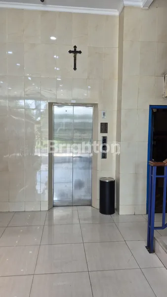 image SUPER STRATEGIS DIJUAL GEDUNG FOR SALE RAYA PRAPEN DEKAT JEMURSARI ADA LIFT PARKIRAN BANYAK (5)