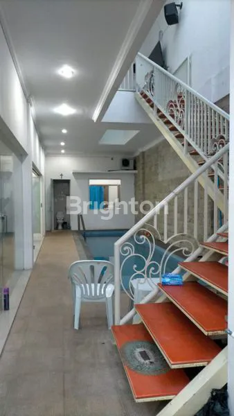 image RUMAH 2 LANTAI MEWAH PUSAT KOTA (2)