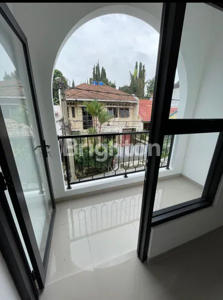 image RUMAH MEWAH 2 LANTAI DI SETIABUDI REGENCY - 5KT, POOL OPTIONAL (2)
