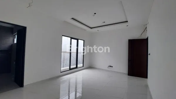 image RUMAH TENGAH KOTA BARU 2 LANTAI LEBAR 9 LAYOUT LEGA DI MANYAR SURABAYA (2)