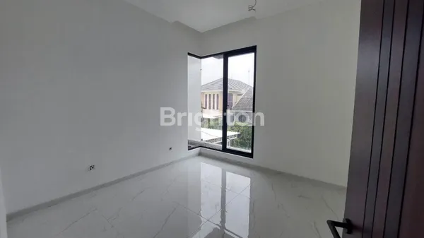 image RUMAH TENGAH KOTA BARU 2 LANTAI LEBAR 9 LAYOUT LEGA DI MANYAR SURABAYA (5)