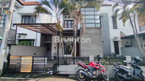 image RUMAH MODERN MINIMALIS AREA KEROBOKAN PERUMAHAN ONE GATE FASILITAS KOLAM RENANG (1)