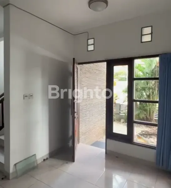 image RUMAH MODERN MINIMALIS AREA KEROBOKAN PERUMAHAN ONE GATE FASILITAS KOLAM RENANG (3)